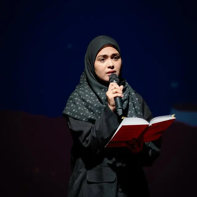 Momen haru 7 seleb bacakan puisi di peluncuran buku Natasha Rizky, Desta nangis tersedu-sedu