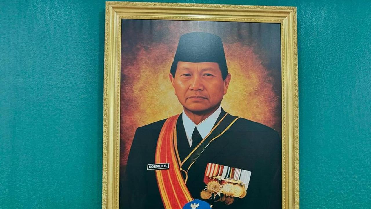 Gaya Kece Veronica Tan Foto Bareng Sri Mulyani di Akmil