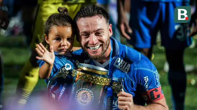 So Sweet! Deretan Momen Perayaan Gelar Juara BRI Liga 1 2023/2024 para Penggawa Persib Bandung Bareng Keluarga