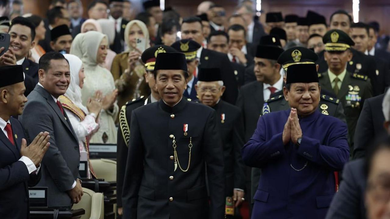 Baju Beskap Warna Biru Prabowo Subianto