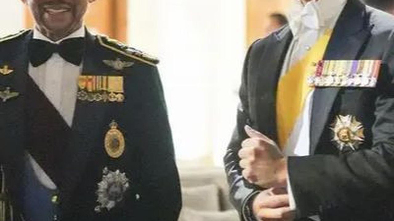 Pangeran Brunei ini terkenal karena penampilannya yang tampan, dan ia sering mendampingi sang ayah.