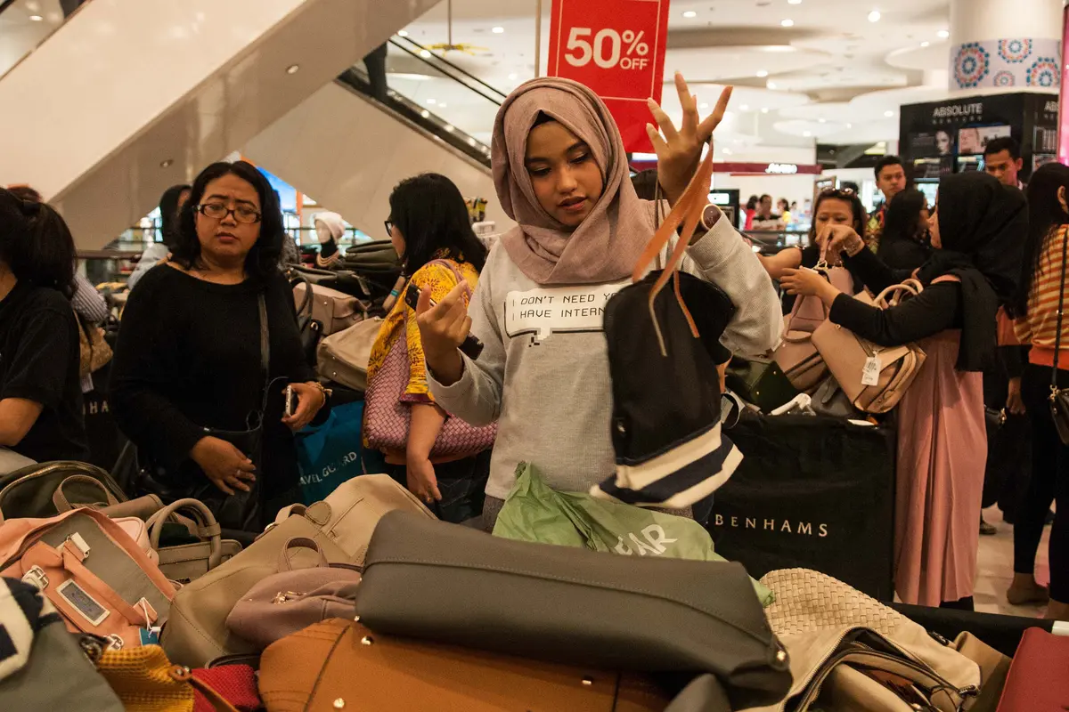 Hari Pertama Jakarta Midnight Sale 2017 Diserbu Pembeli