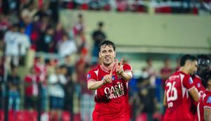 Penyerang anyar Persijap Jepara, Iker Guarrotxena, menyumbangkan satu gol saat timnya meraih kemenangan 2-0 atas PSM Makassar pada laga pekan ke-18 BRI Super League di Stadion Gelora Bumi Kartini, Jepara, 24 Januari 2026. (dok. Persijap Jepara)