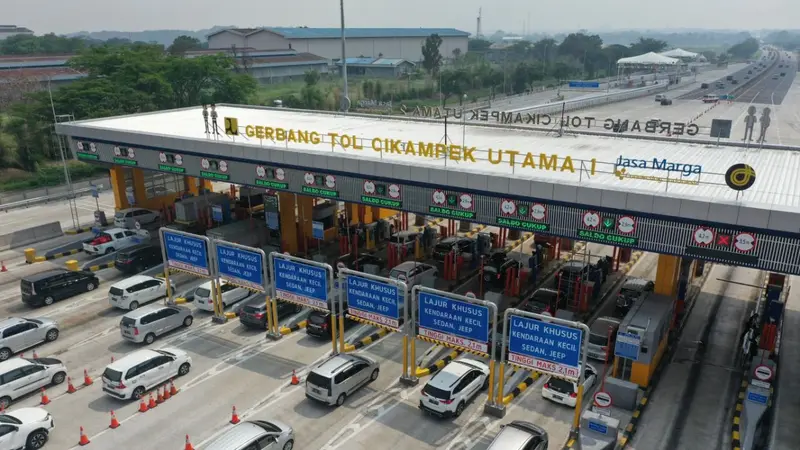 Gerbang Tol Cikampek Utama 1. Jasa Marga mencatat 342.016 kendaraan kembali ke wilayah Jabotabek pada Sabtu-Minggu, 3-4 Juni 2023. (Dok Jasa Marga)