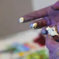 Begitu memukau, meski nggak pakai kuas atau alat bantu lukis lainnya, hasil lukisan seniman ini keren banget! (Via: boredpanda.com)