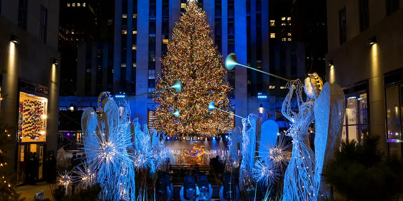 FOTO: 50 Ribu Lampu Hiasi Pohon Natal Rockefeller Center Setinggi 75 Kaki
