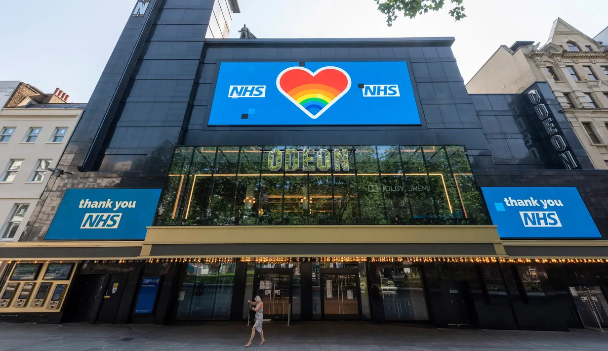 Sebuah bioskop yang tutup di London, Inggris (24/6/2020). PM Inggris Boris Johnson mengatakan aturan jaga jarak sosial sejauh 2 meter yang saat ini berlaku akan dilonggarkan menjadi "1 meter lebih" mulai 4 Juli untuk melonggarkan lebih lanjut lockdown terkait coronavirus. (Xinhua/Ray Tang)