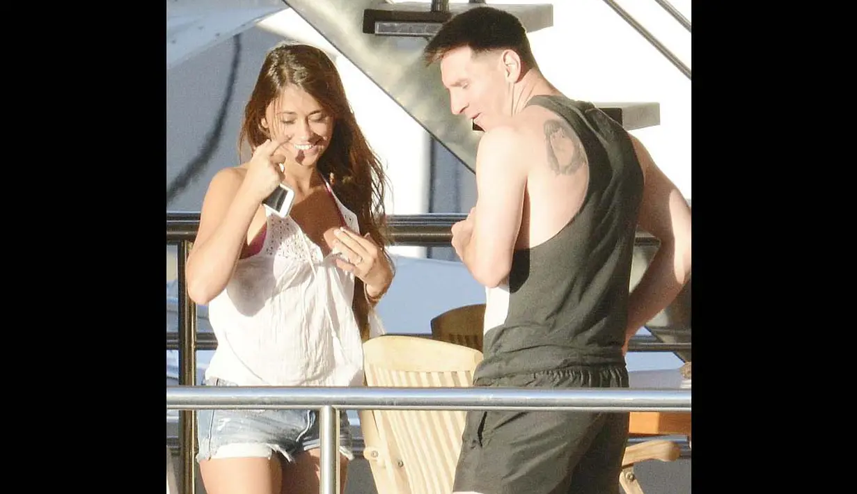Lionel Messi bersama kekasihnya menikmati liburan di pulau Capri, Italia (Dailymail)