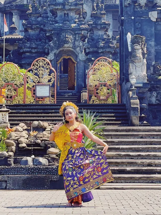 6 Potret Leticia Putri Sheila Marcia Jadi Penari Bali, Disebut Mirip Sang Mama