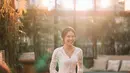 Tampil sederhana dalam balutan kebaya dan dan baju semi Melayu, begini penampilan Angga Yunanda dan Shenina Cinnamon. [Instagram. Shenina Cinnamon]