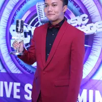 Rizky Febian menunjukkan kualitasnnya bermusik di belantika musik Indonesia. Terbukti, anak sulung komedian Sule ini didapuk menjadi Penyanyi Pendatan Baru Paling Ngetop versi SCTV Music Awards 2016. (Nurwahyunan/Bintang.com)