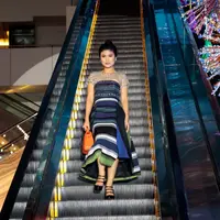 Industri perfilan Indonesia kembali dihadirkan aktris pendatang baru. Delia Husein, didapuk Hnung Bramantyo dalam bermain film Benyamin Biang Kerok dan beradu akting dengan Reza Rahadian. (Nurwahyunan/Bintang.com)