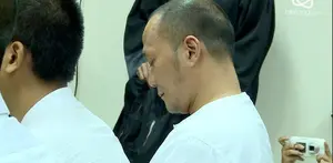 Saat digelar sidang Perdana kemarin, terlihat keluarga dan istri yang terus mendampingi dan memberi dukungan untuk Iwa K.