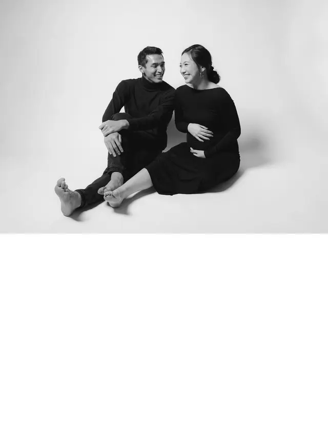 Maternity shoot Shanju eks JKT48 dan Jonatan Christie