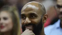 7. Frederic Kanoute - Terkenal dekat dengan Tuhan, mantan bomber Sevilla tersebut berinisiatif membangun yayasan kemanusiaan. Yayasan tersebut bernama Kanoute Foundation. (AFP/Cristina Quicler)