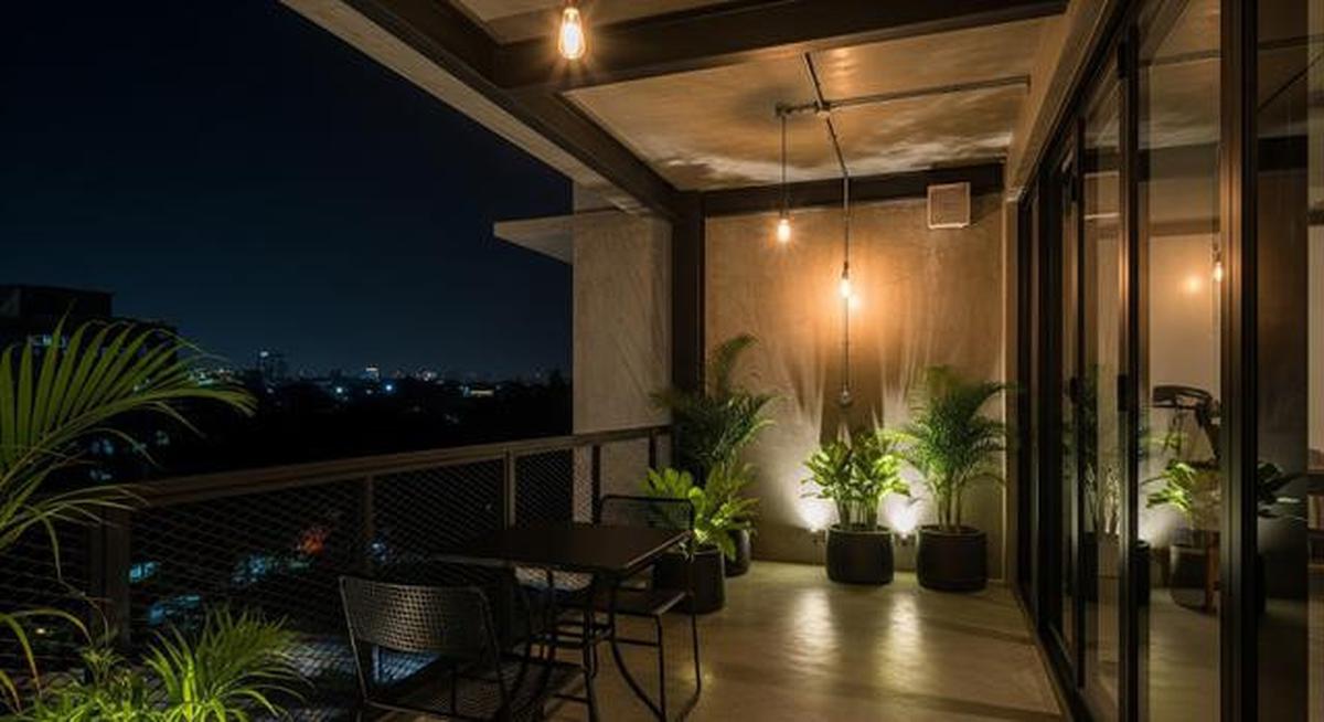 8 Model Balkon Rumah ala Kafe, Nyaman dan Estetik untuk Santai Sore