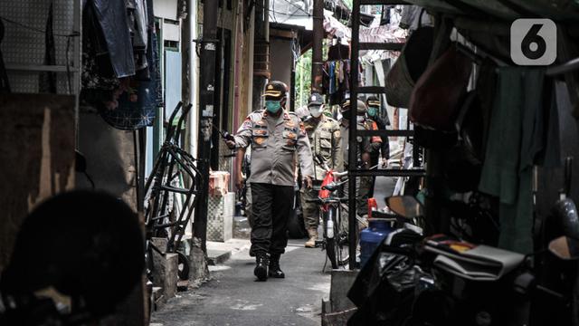 FOTO: Penguncian Wilayah Sementara di RW 002 Krukut Taman Sari