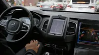 Tampilan interior dari mobil uber otonom atau tanpa sopir yang sedang melakukan test drive di San Francisco (13/3). Taksi berbasis online tanpa awak ini akan siap beroperasi di jalan-jalan California. (AP Photo/Eric Risberg)