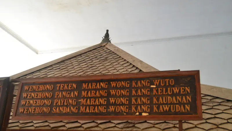 6 Tempat Wisata Religi di Jawa Timur Dari Makam Wali Hingga Masjid Dalam Gua