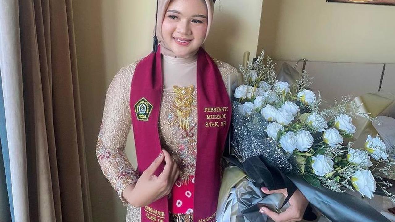 Febry juga memiliki dua gelar akademik, yaitu Sarjana Terapan Kepolisian (S.Tr.K) dari Akpol dan gelar Magister Hukum.<br>