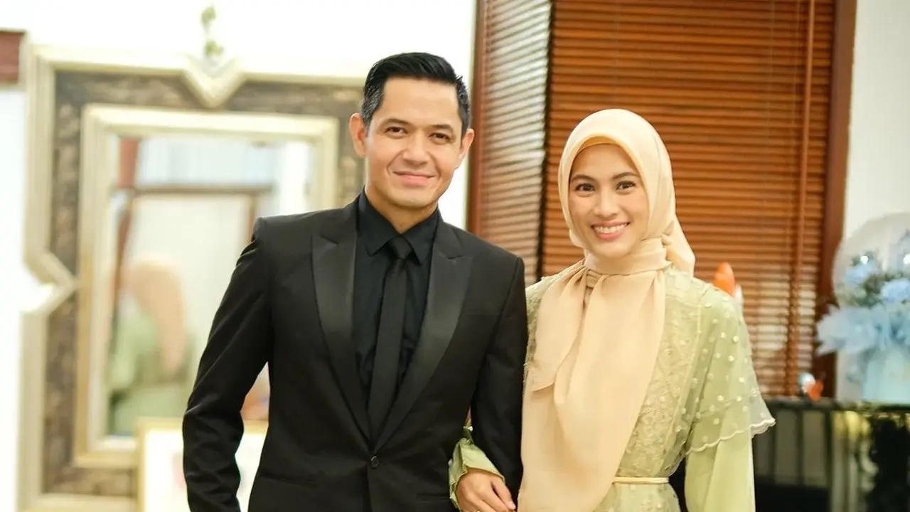 Alyssa Soebandono dan Dude Harlino tampil mesra