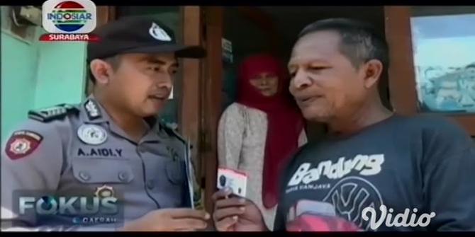 VIDEO: Polres Gresik Layani Penyerahan Smart SIM Langsung ke Rumah Pemohon