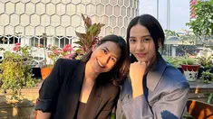 Begini momen kebersamaan Raihaanun pemeran Kinan dalam Layangan Putus The Movie yang menggantikan Putri Marino. Beradu akting dengan Anya Geraldine, sosok Raihaanun sudah lebih dulu terjun ke dunia seni peran dibandingkan dengan aktris dengan nama lengkap Nur Amalina Hayati. (Liputan6.com/IG/@raihaanun)