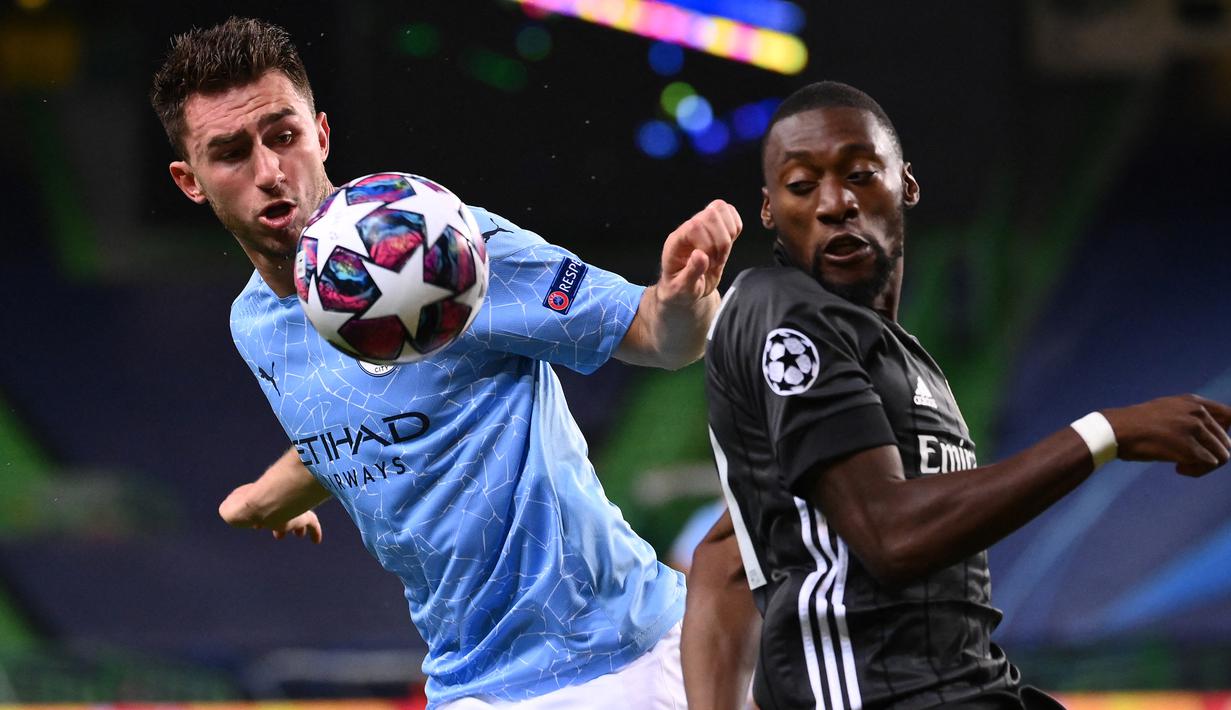 Aymeric Laporte. Meski mampu tampil konsisten menjaga pertahanan Manchester City, dirinya mulai sering dicadangkan musim lalu. Adalah duet ciamik Ruben Dias dan John Stones yang mulai mengusik posisinya. Musim lalu ia hanya tampil 27 kali di semua ajang. (Foto: AFP/Pool/Franck Fife)