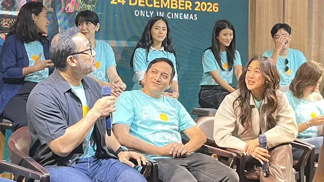 Ge Pamungkas (tengah) dalam konferensi pers official poster & soundtrack film Filosofi Teras di kawasan Jakarta pada, (27/10/2026). (Liputan6.com/Afradhiya N. R)