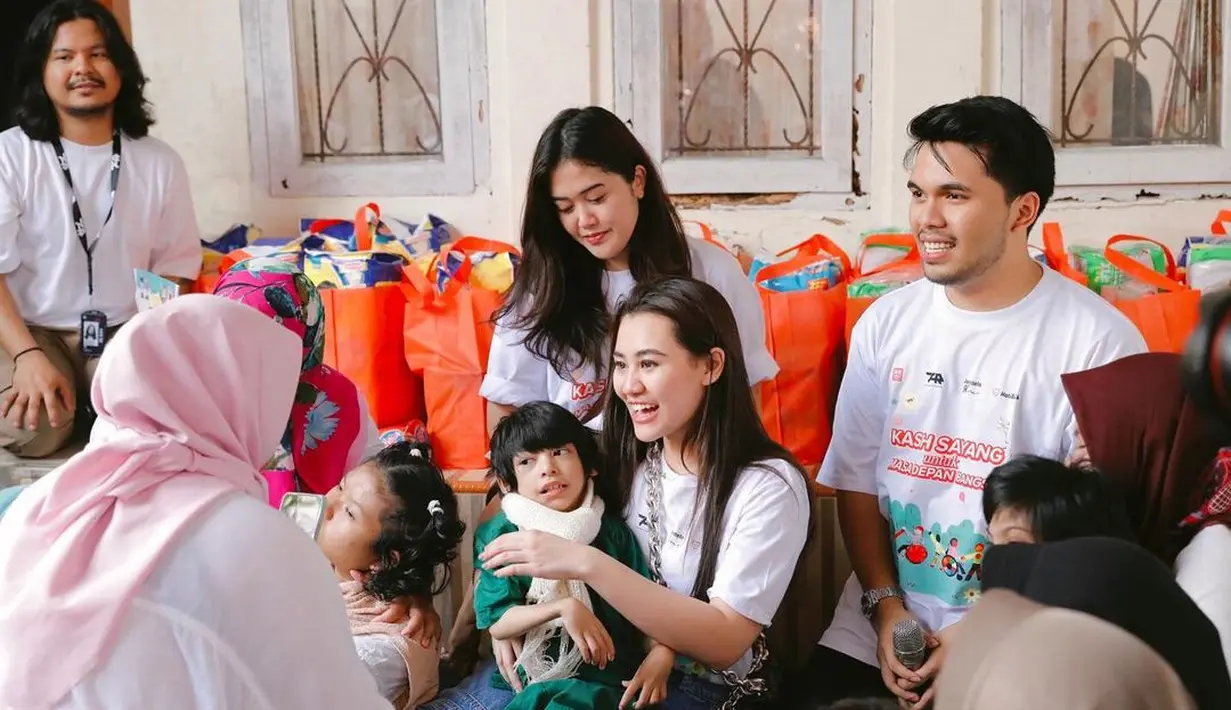 Di kolom komentar unggahan yang sama, Aaliyah dan Thariq terlihat saling memuji. "Toppp is the bestttt mantapp skuy," tulis Thariq di unggahan foto Aaliyah di acara tersebut. [Foto: Instagram @aaliyah.massaid]