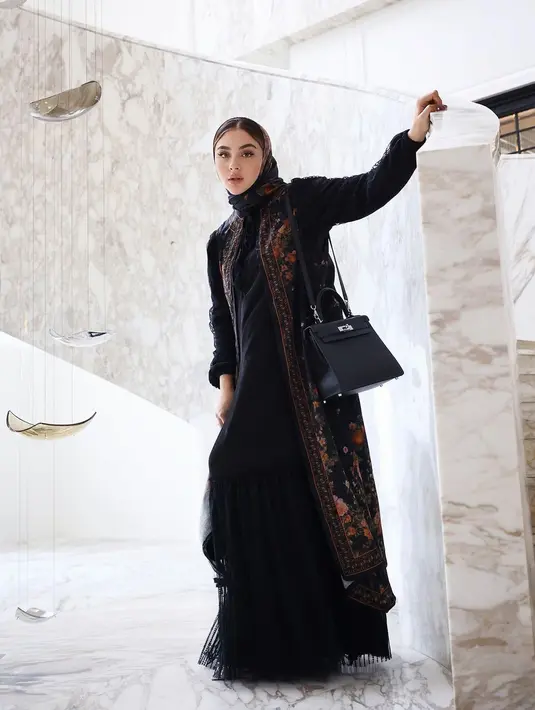 Gaya tersebut sekilas terdengar monoton, tapi nyaris tak pernah gagal. Banyak variasi yang bisa dilakukan Margin. [Instagram @marginw]