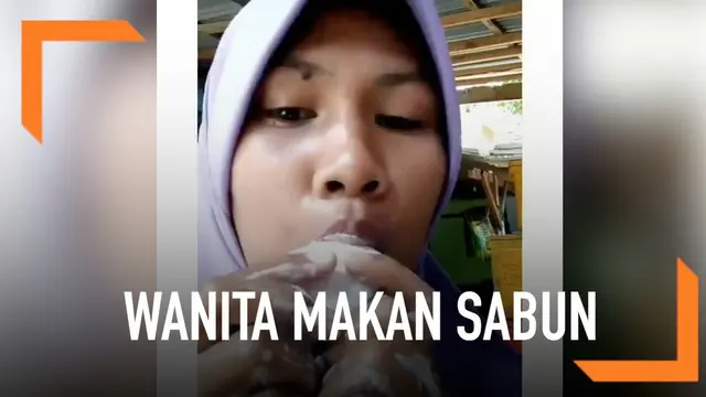 Aksi seorang wanita makan sabun seperti menikmati es krim. Video ini menuai beragam komentar dari warganet