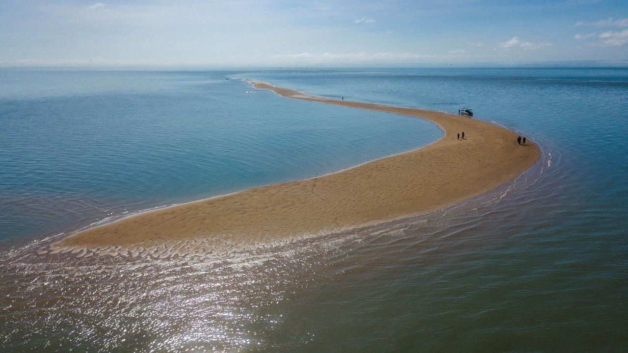 Gusung Melulun, Wisata Pantai Eksotis Tarakan dengan Pasir Cokelat Panjang