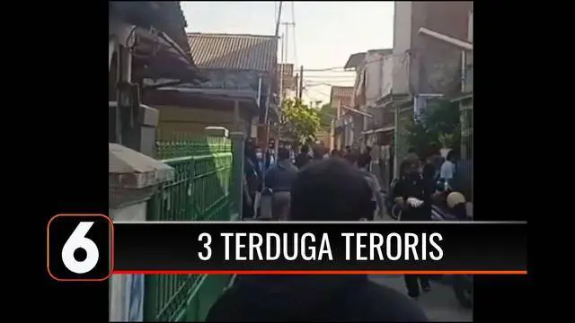 Densus 88 menangkap tiga terduga teroris dari kelompok Jamaah Islamiyah, ketiga pelaku diringkus di Bekasi dan Petamburan pada Jumat (10/9) pagi. Ketiganya dikenal baik oleh warga dan kerap mengisi kegiatan beribadah.