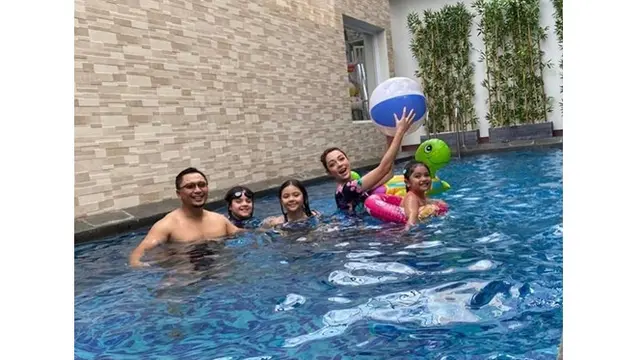 Dinikahi Pangeran Keraton Solo, Ini 7 Potret Isi Rumah Dokter Reisa Broto Asmoro