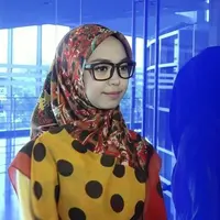 Punya kepribadian yang sangat berbeda, membuat Ria Ricis kerap dibanding-bandingkan dengan kakaknya, Oki Setiana Dewi.