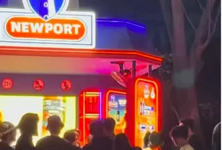 Tangkapan layar video viral yang memperlihatkan dugaan challenge hafalan Al-Qur'an berhadiah minuman keras (miras) di sebuah booth sponsor saat gelaran The Sounds Project di Ancol, Pademangan. (Istimewa)