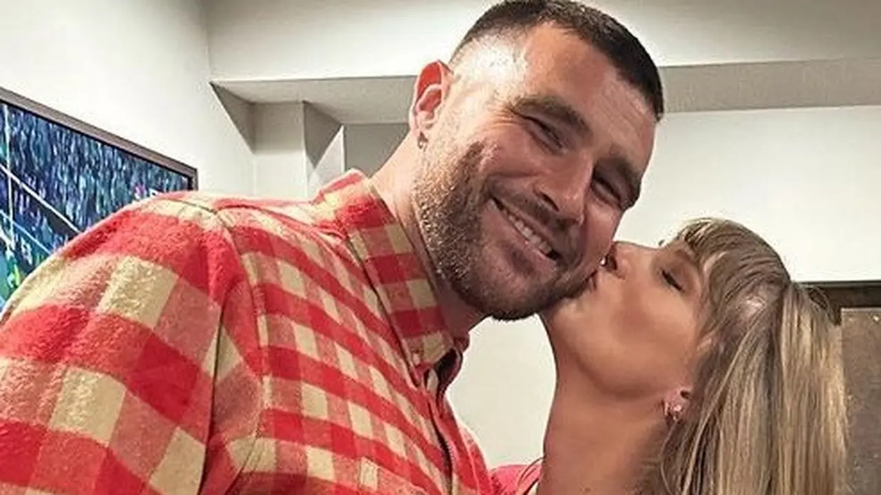 Travis Kelce dan Taylor Swift. (Instagram/ chariah_)