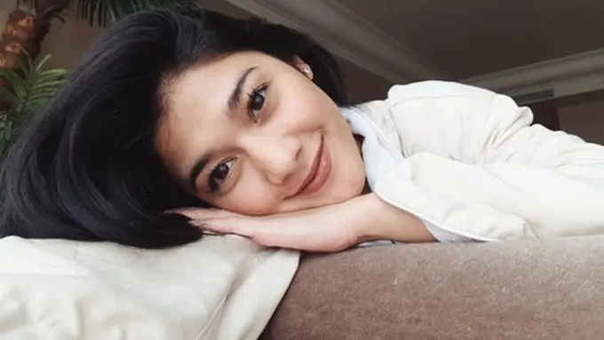 Dari Glamour Sampai Natural, Ini Makeup Kece Naysilla Mirdad