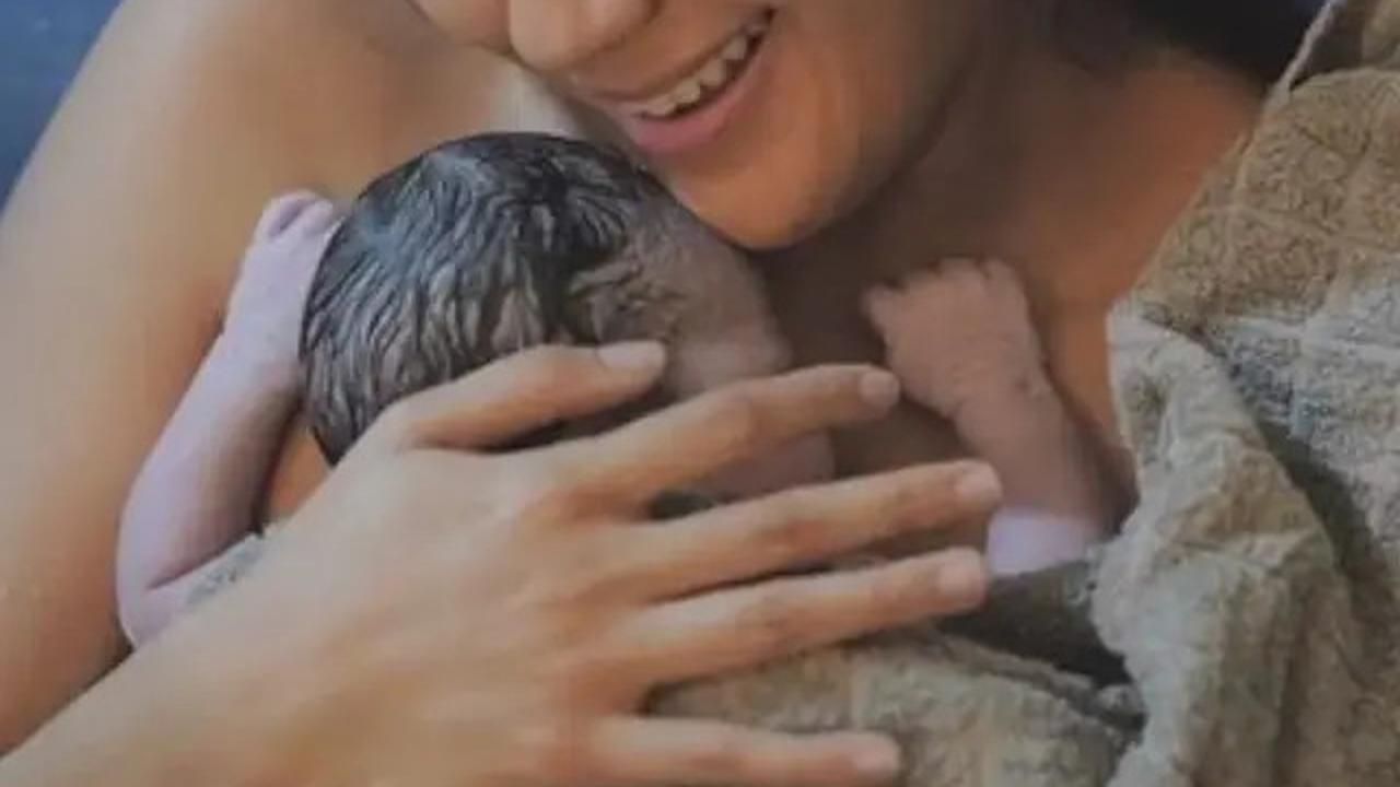 6 Artis Ini Melahirkan dengan Metode Persalinan Water Birth, Terbaru Nikita Willy