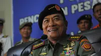 Panglima TNI Jenderal Moeldoko datangi Lanud Iskandar, Pangkalan Bun, Kalteng, Selasa (6/1/2015). (Liputan6.com/Herman Zakharia)