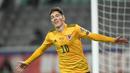 Pemain Wales, Harry Wilson, melakukan selebrasi usai mencetak gol ke gawang Belgia pada laga Kualifikasi Piala Dunia 2022 di Stadion Den Dreef, Kamis (25/3/2021). Belgia menang dengan skor 3-1. (AFP/John Thys)