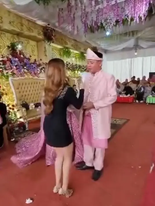 Penampilan pemilik nama asli Tiyara Ramadhani itu menjadi sorotan. Hal itu karena Rara mengenakan outfit hitam yang panjangnya diatas lutut dan dianggap semakin terbuka. [Instagram/lida_rara06]