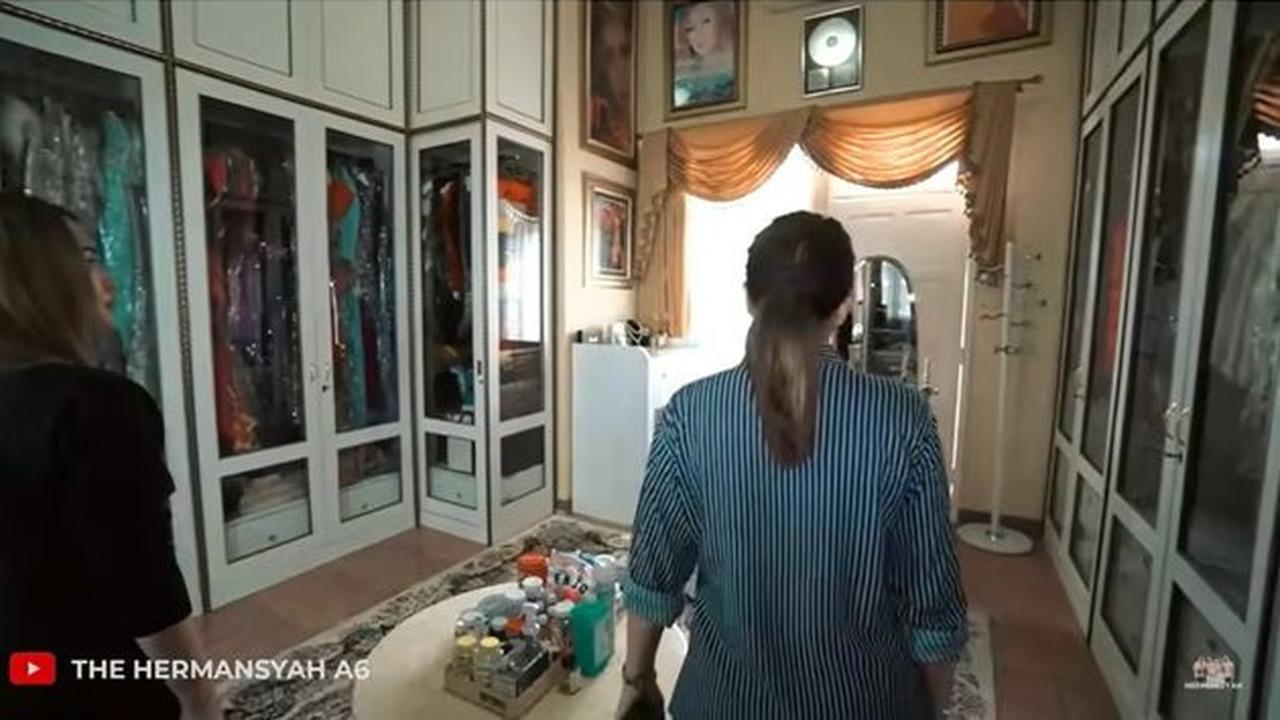 Koleksi Kostum Manggung