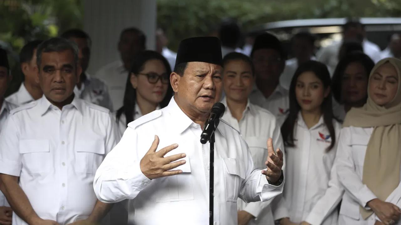 Naskah akademik tersebut diharapkan bisa menjadi panduan atas solusi yang ada, ketika salah satu dari mereka menjadi pemimpin di Indonesia.<br>