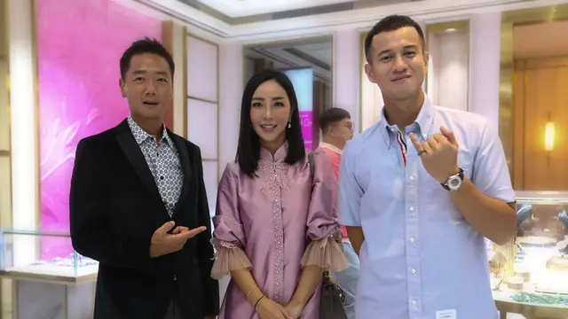 COO Passion Jewelry Group, Airyn Tanu, bersama Herjunot Ali (dok.Passion Jewelry)