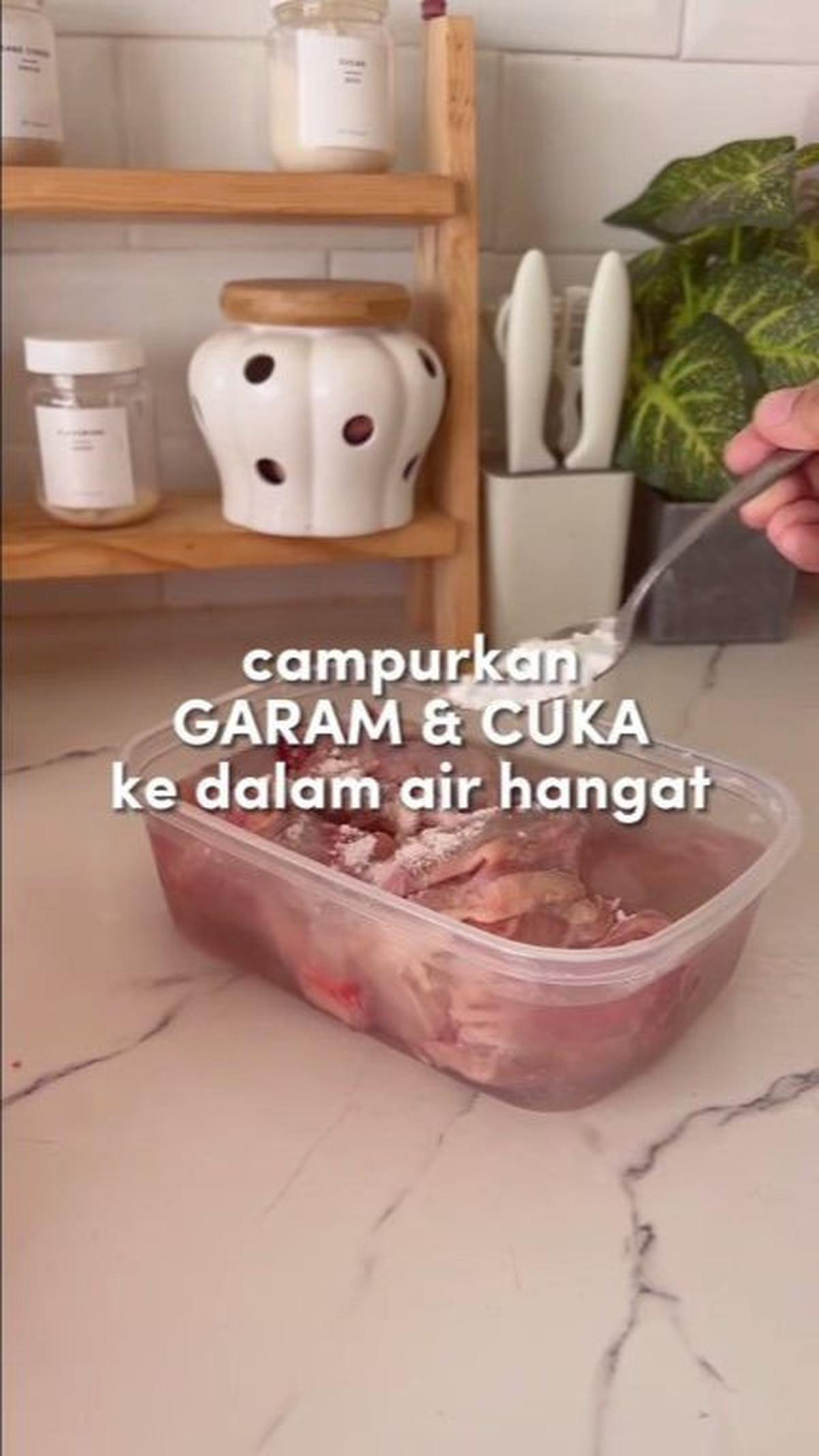 Campurkan Garam dan Cuka