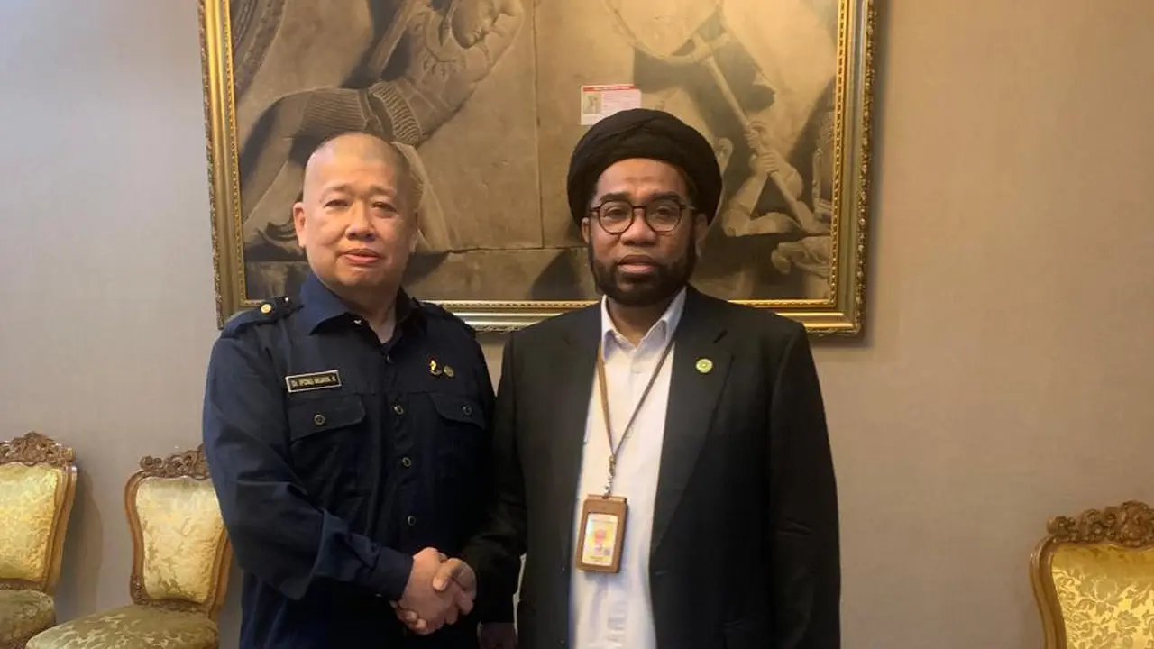 Pembina Persaudaraan Islam Tionghoa Indonesia (PITI), Ali Mochtar Ngabalin (kanan) dan Ketua Umum PITI Ipong Hembing Putra (Istimewa)