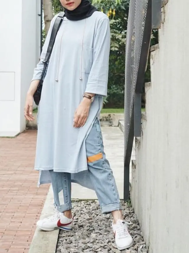 Abu-Abu Lembut dalam Desain Tunik