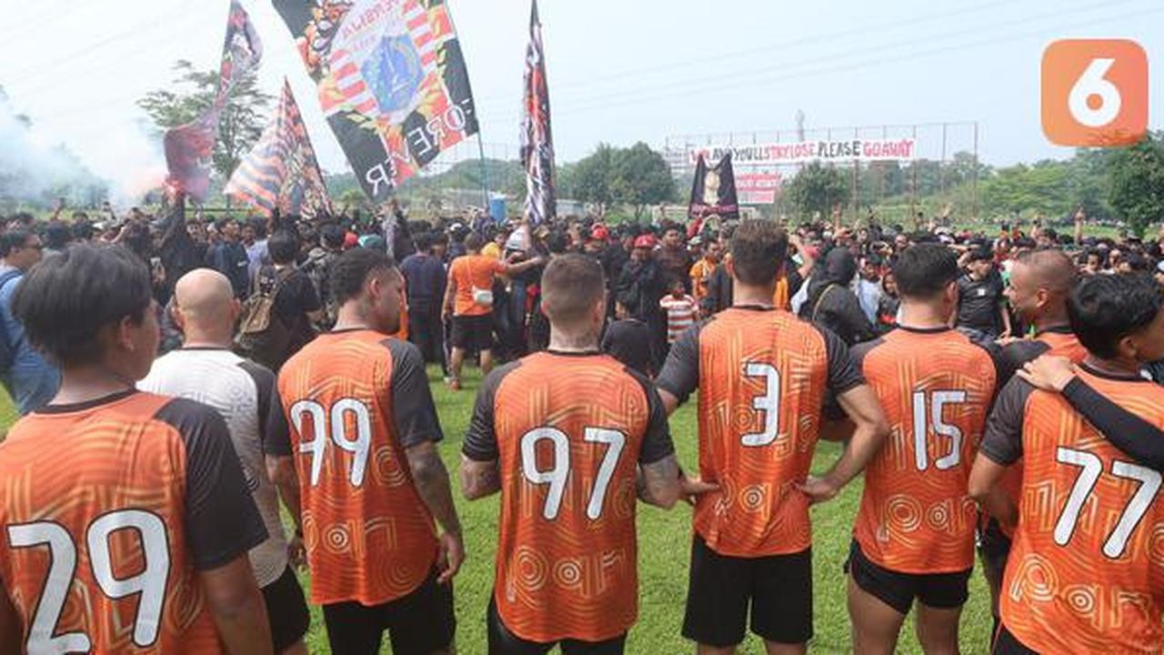 The Jakmania Serbu Latihan Persija di Depok, Suarakan Dukungan dan Kekecewaan